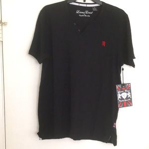 Lions Crest black V neck M shirt 👚